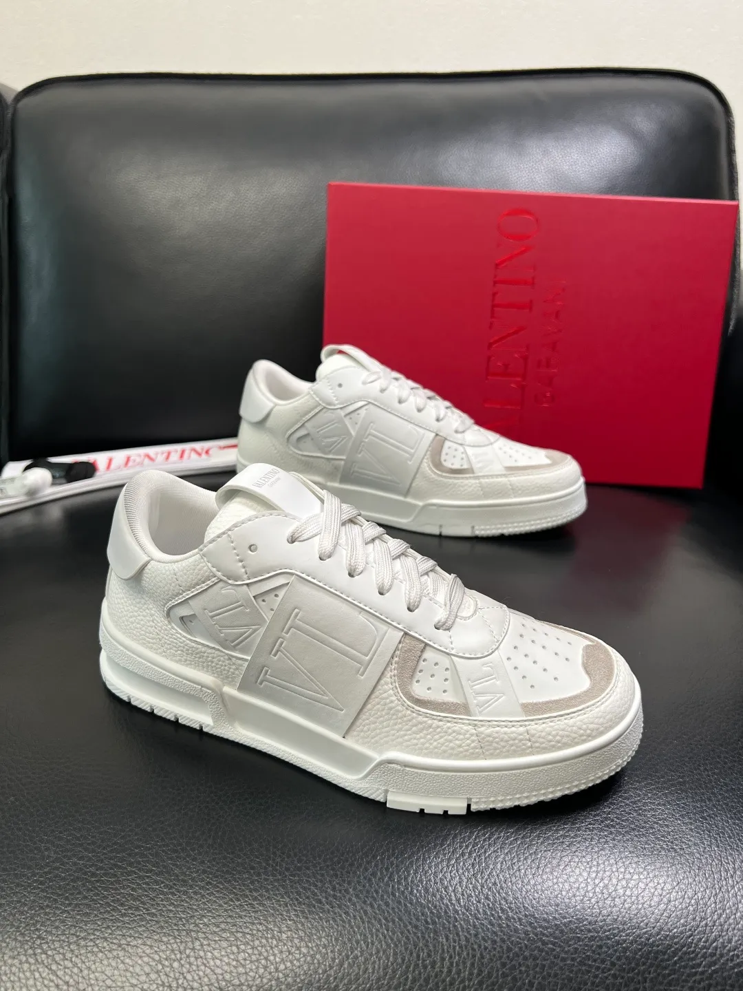 Men's shoes 💰660 VALENTINO High quality top craftsmanship Valentino, sports sneakers counter synchronization, uppers imported from Italy, high-quality splicing colorful complex crafts, imported cowhide lining soft and comfortable, soles: original soles specially provided by the original factory, T men's shoes 💰U exclusive movable molded soles super comfortable, original factory and single goods, welcome to compare, couple size 39-44 (customized 45)